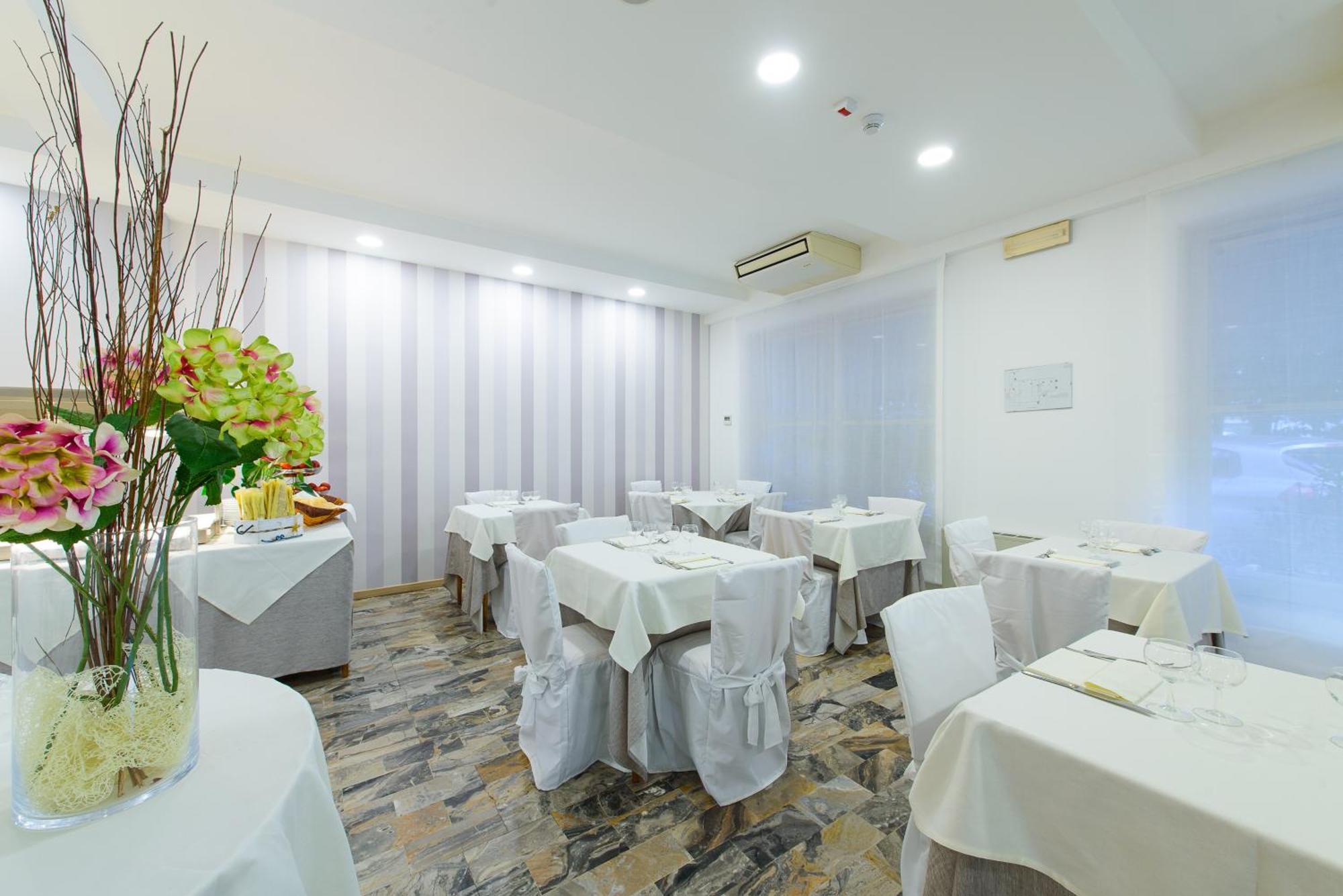 Hotel Falco Riccione Exterior photo